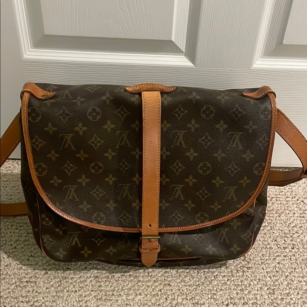 Louis Vuitton Saumur 35